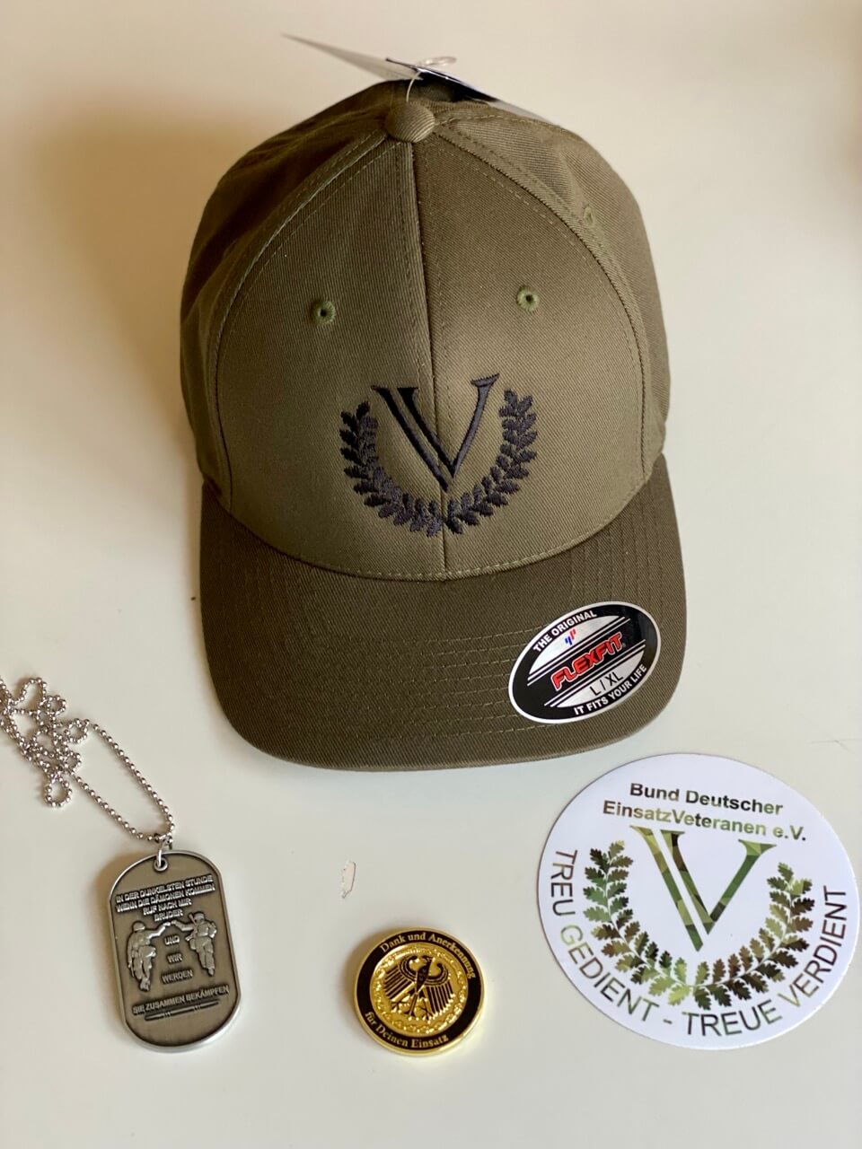 Veteranen-Cap in Sandfarbe mit Vereinslogo