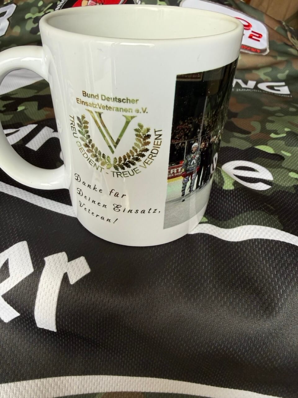 Groß (IMG_5199) Tasse mit Logo des Bund Deutscher EinsatzVeteranen