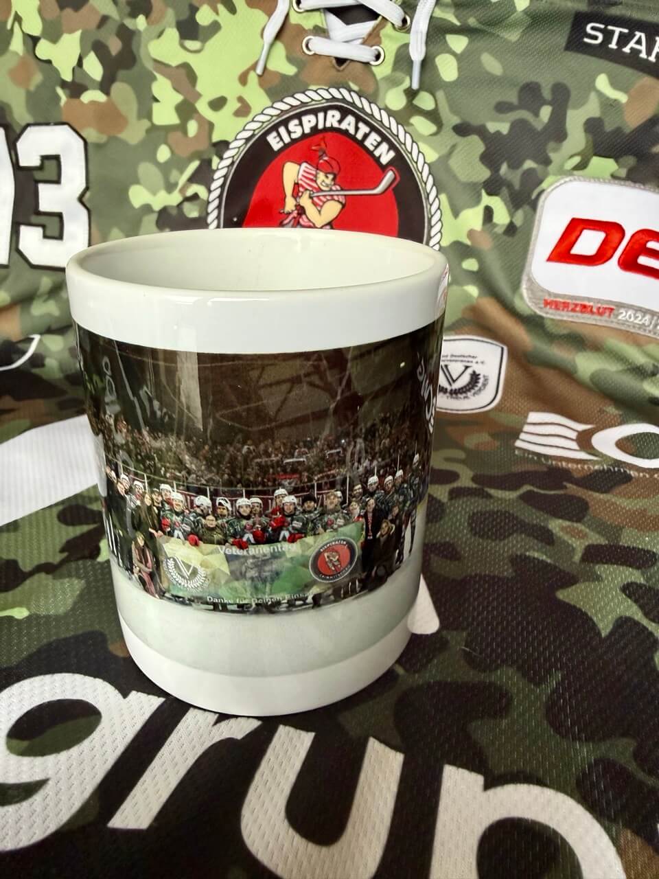 Groß (IMG_5206) Bedruckte Tasse mit Veteranenmotiv